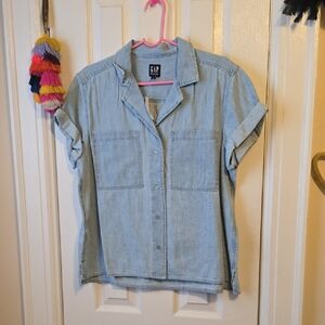 NWT GAP Light Blue Button Down Short Sleeve Shirt